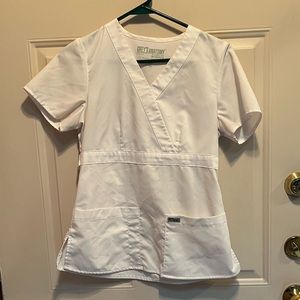 Grey’s Anatomy by Barco White XS Riley Mock wrap V-Neck Scrubs Top. Pockets.